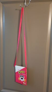 Cheetos Kalakatos Dulces Promo Crossbody Pouch Bag Pink Strap Chester